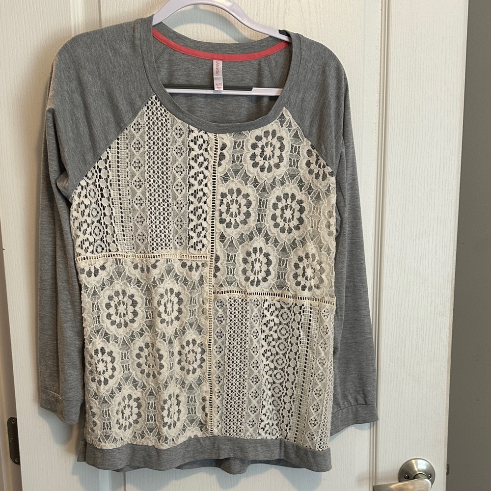 Xhilaration Gray and Cream Lace Women's Blouse